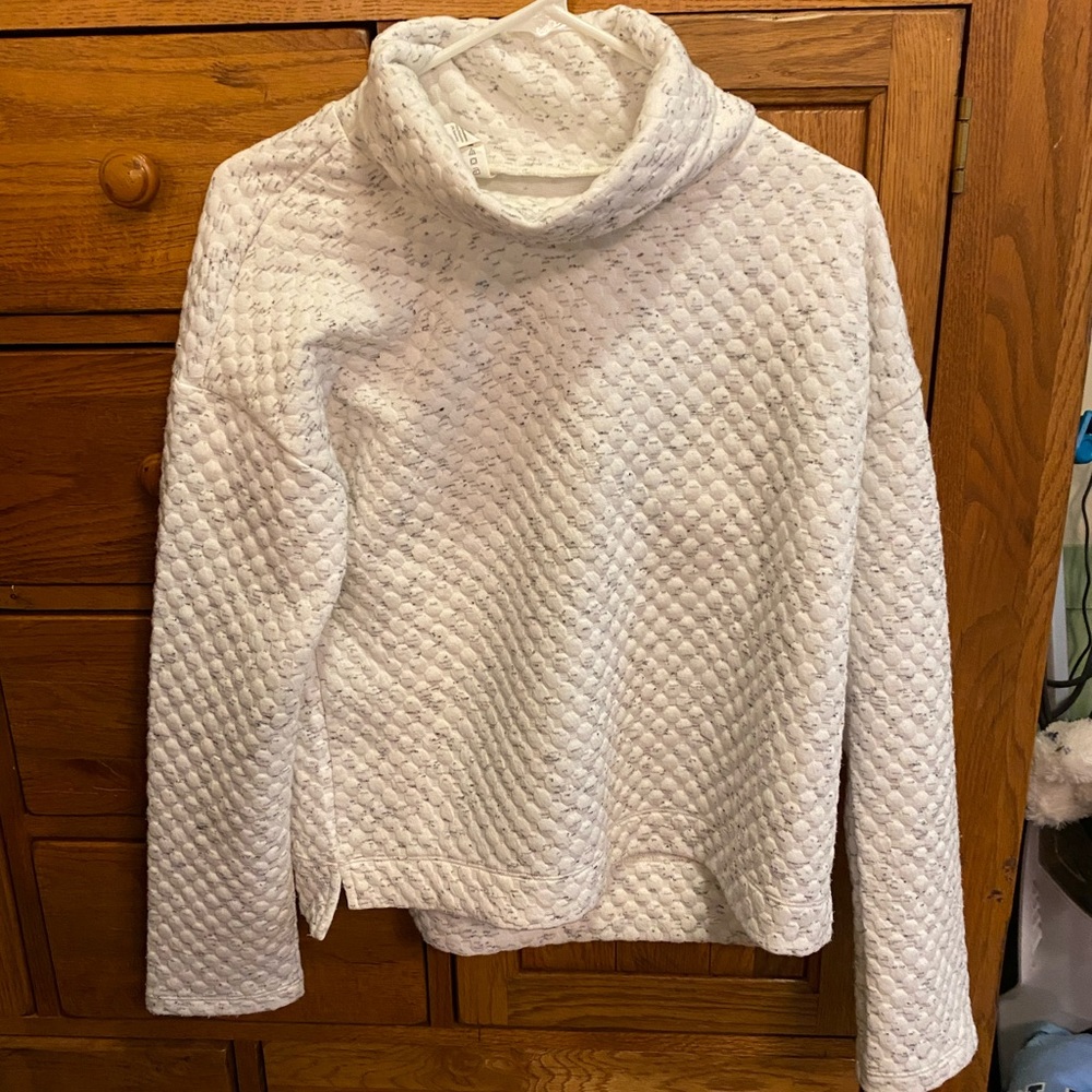 Pullover/thick turtleneck size medium